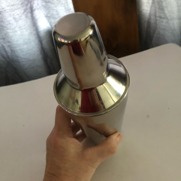 Stainless Steel Cocktail Shaker. Get ready for those hot summer nights and shake - Picture 7 of 8